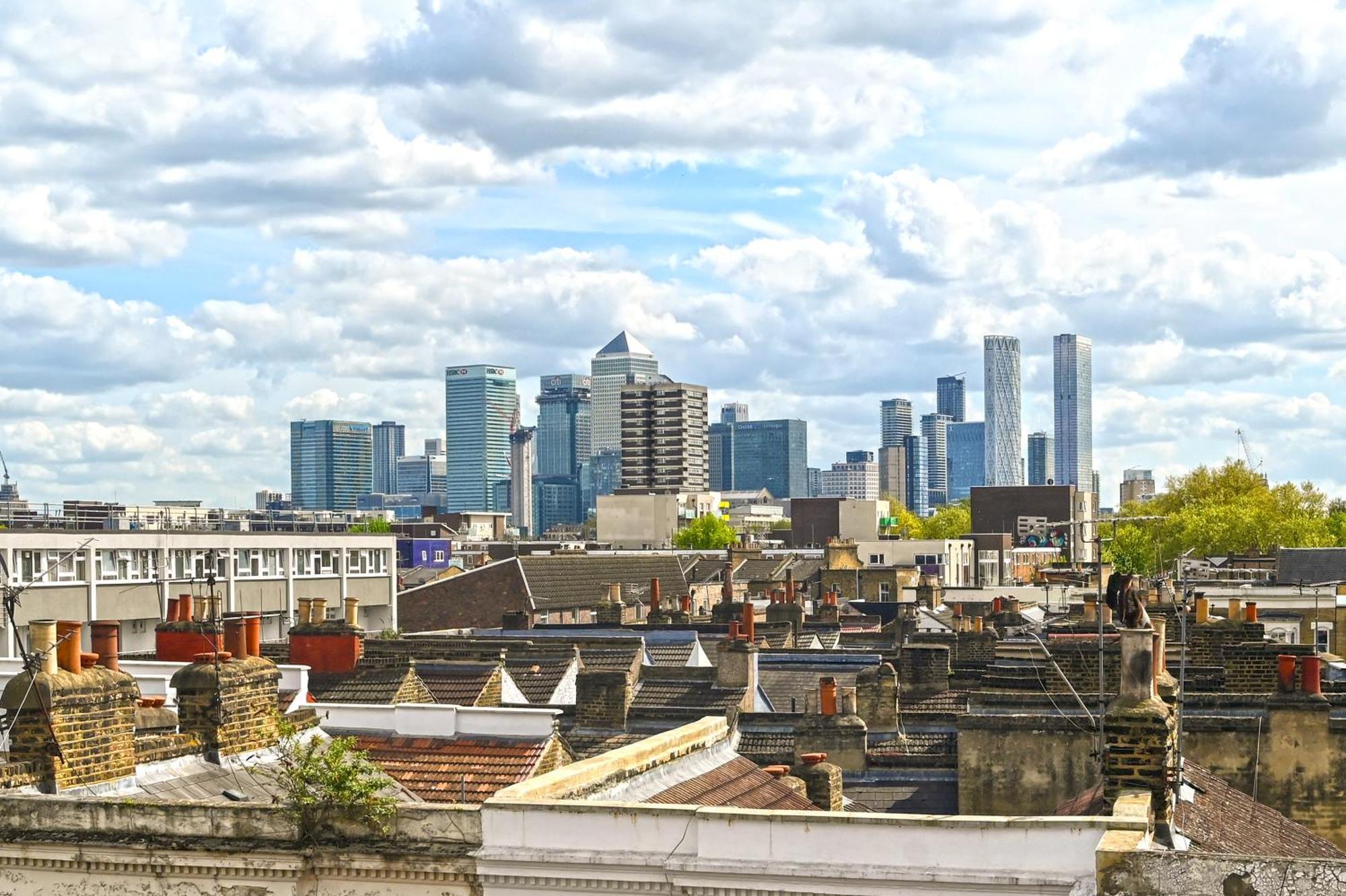 Spacious 5 Bedroom 3 Mins Walk From Mile End Londen