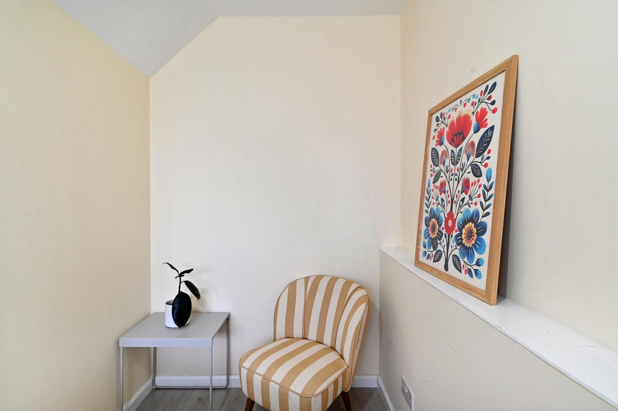 Spacious 5 Bedroom 3 Mins Walk From Mile End Appartement Londen