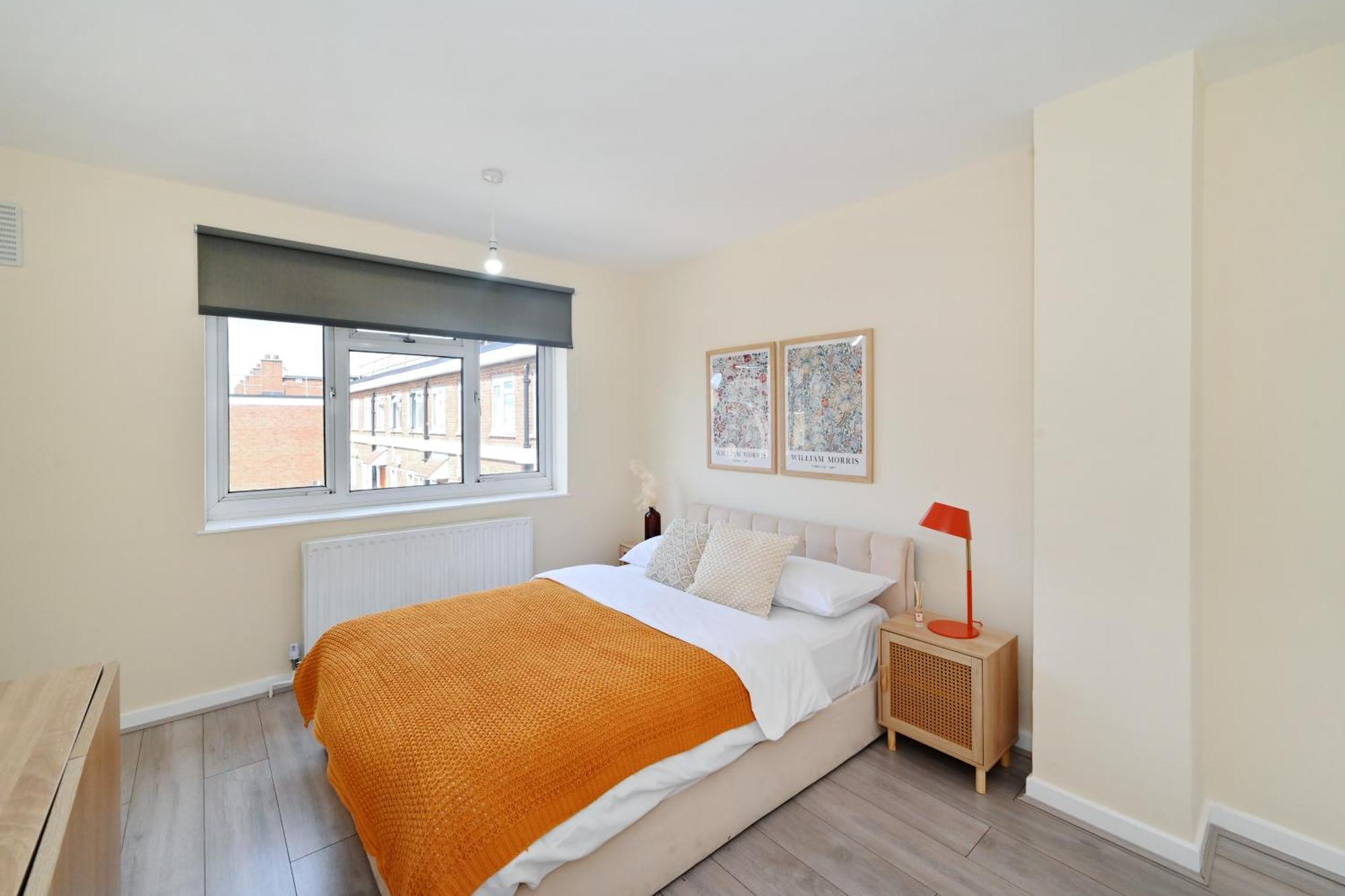 Spacious 5 Bedroom 3 Mins Walk From Mile End Appartement *